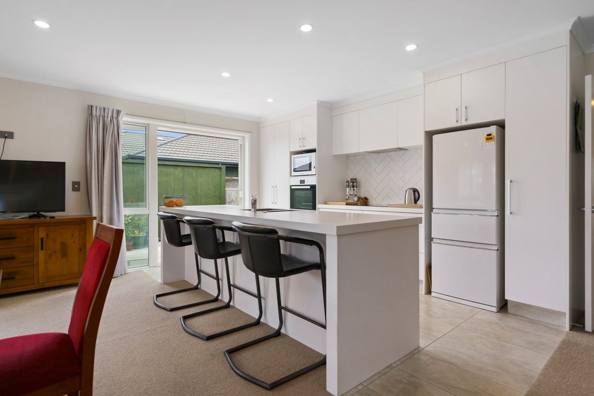 12 Jarrett Terrace, Leamington, Cambridge - Carousel 2