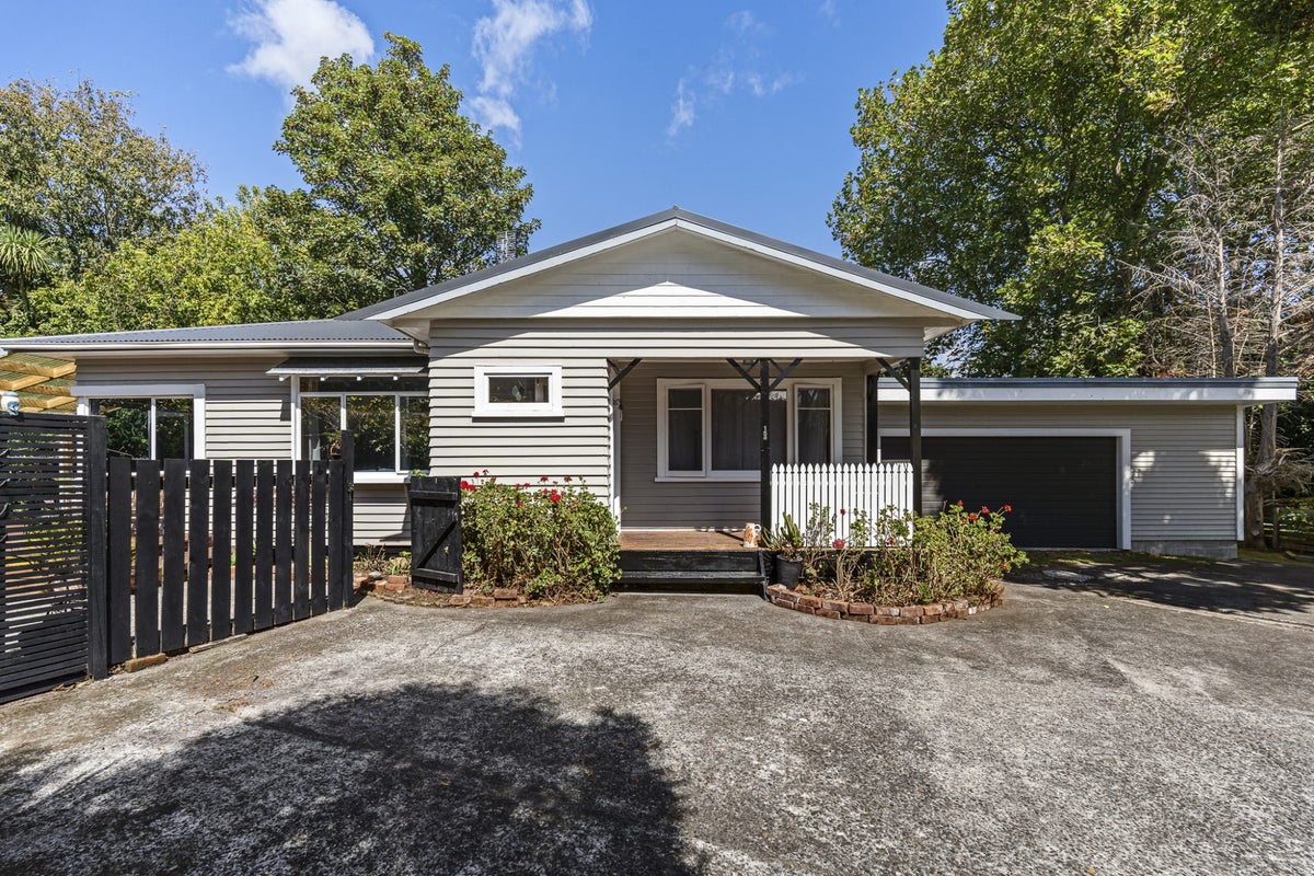 15A Sycamore Grove, Lower Vogeltown, New Plymouth - Carousel 1