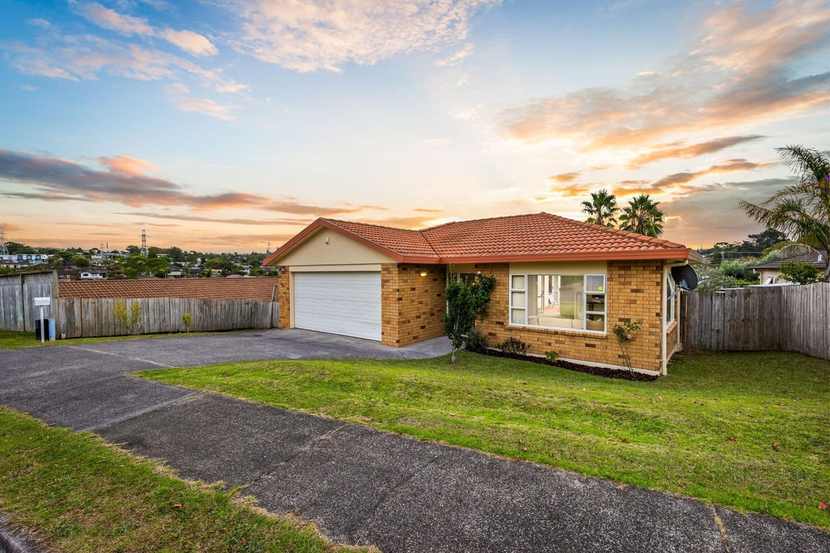 13 Ginders Drive, Massey, Auckland - Carousel 1