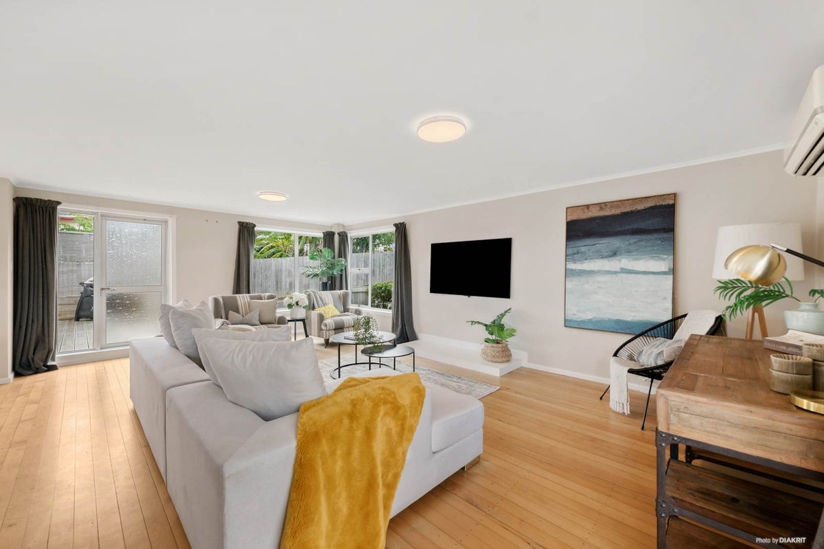 10 Karaka Road, Beachlands, Auckland - Carousel 1