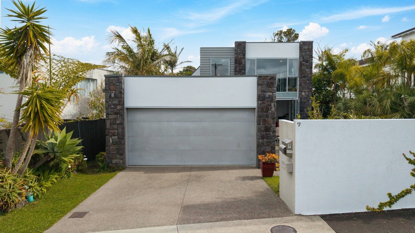 7 Merani Street, Narrow Neck, Auckland - Carousel 22