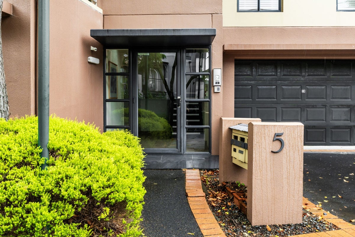 1B/5 Furneaux Way, Remuera, Auckland - Carousel 2