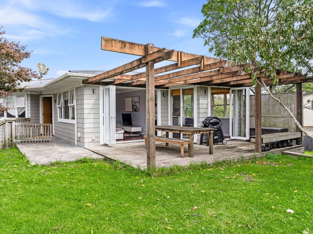 10 Awaroa Road, Sunnyvale, Auckland - Carousel 2