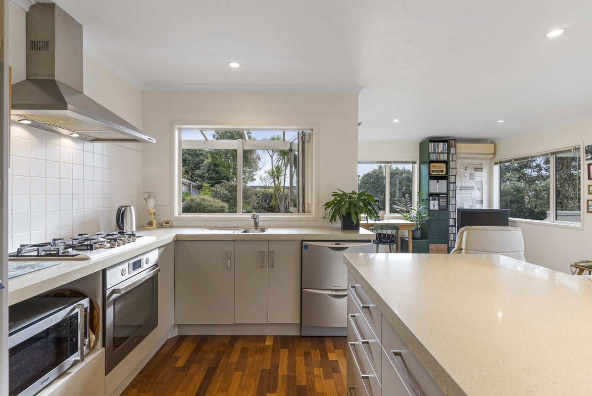 17 Oruamo Place, Beach Haven, Auckland - Carousel 1