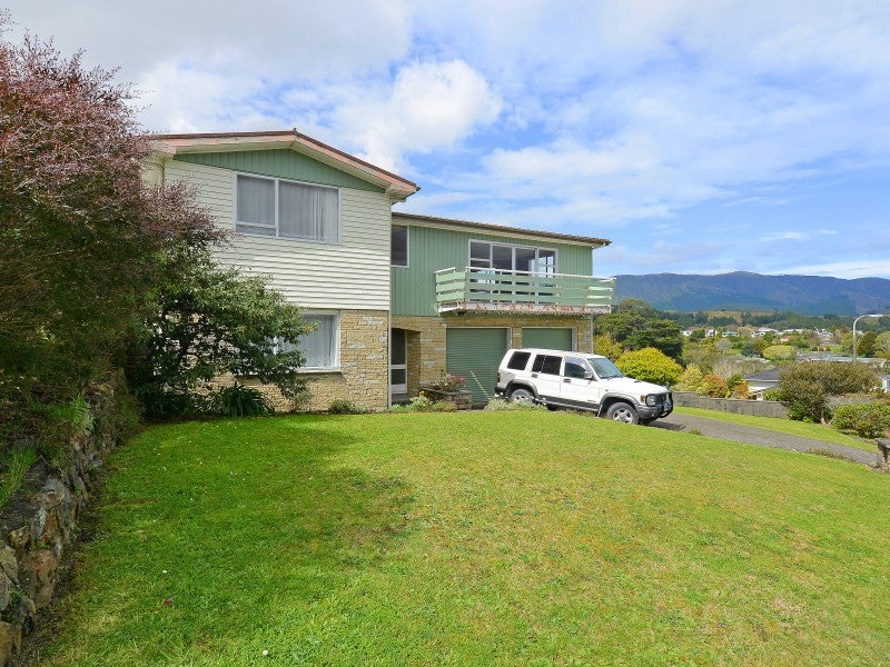 18 Sunnyview Drive, Brown Owl, Upper Hutt - Carousel 1