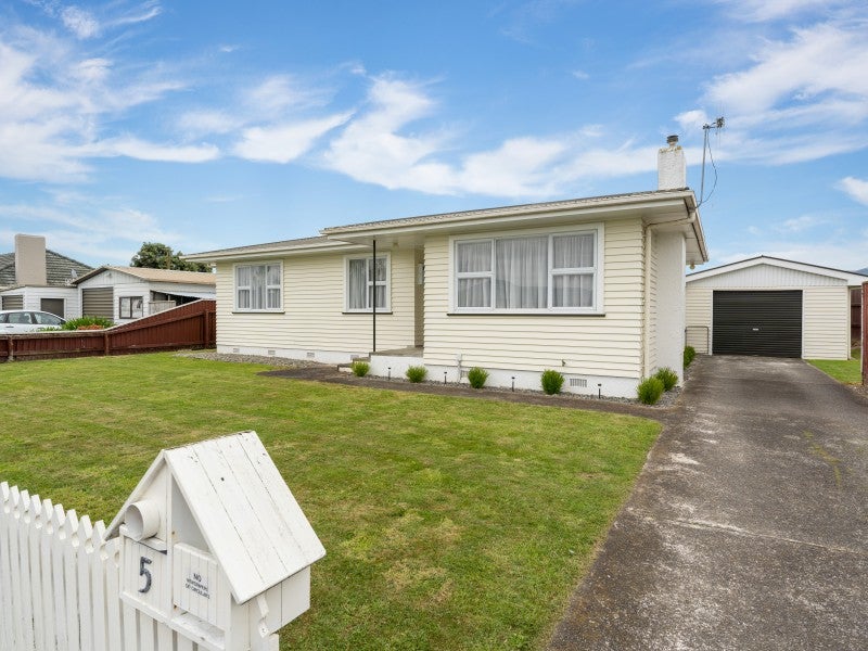 5 Battersea Place, Roslyn, Palmerston North - Carousel 1