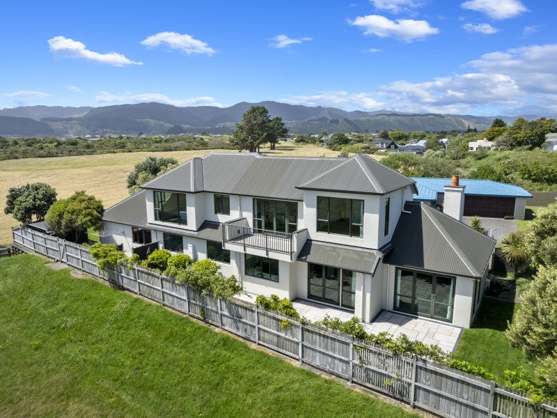 8 Avion Terrace, Raumati Beach, Paraparaumu - Carousel 1