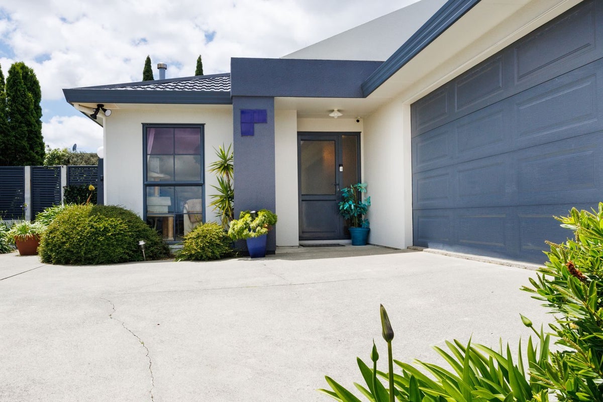 21 Aspen Way, Kelvin Grove, Palmerston North - Carousel 2