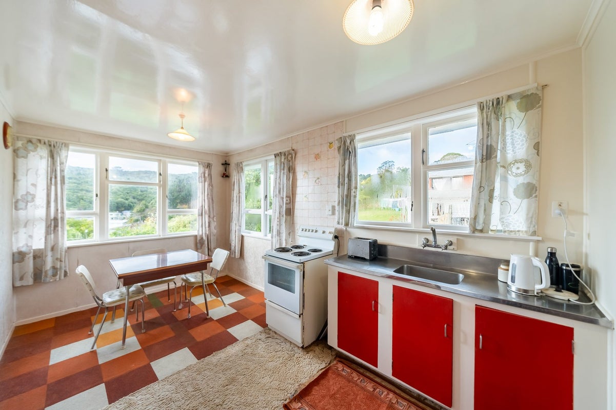 125 Sievers Grove, Cannons Creek, Porirua - Carousel 2