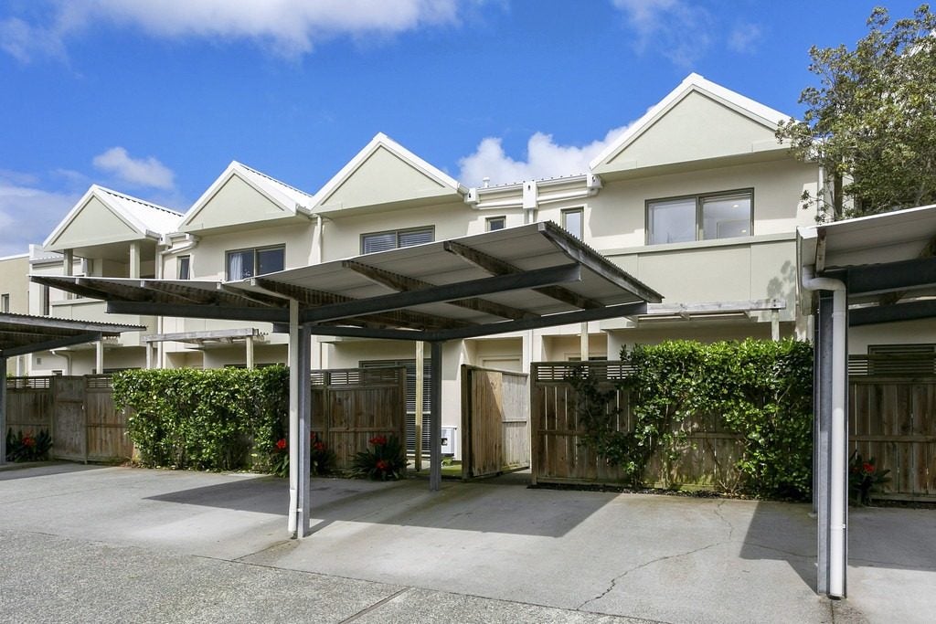 71/21 Hunters Park Drive, Three Kings, Auckland - Carousel 1