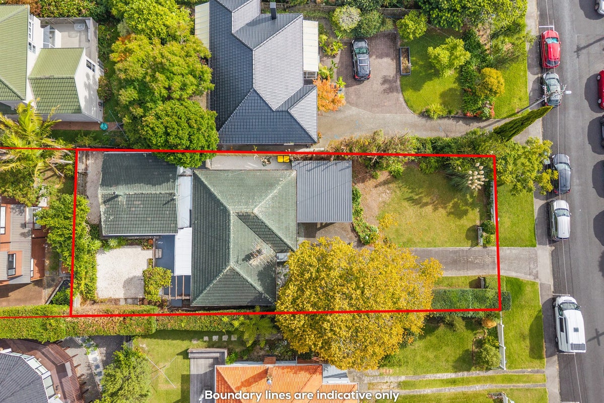 1/10 Aorangi Place, Birkenhead, Auckland - Carousel 2