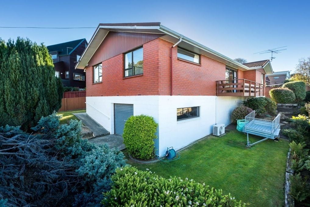 22 Preston Crescent, Belleknowes, Dunedin - Carousel 1