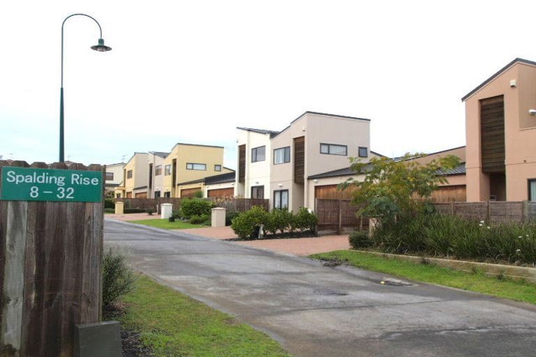 16 Spalding Rise, Golflands, Auckland - Carousel 14