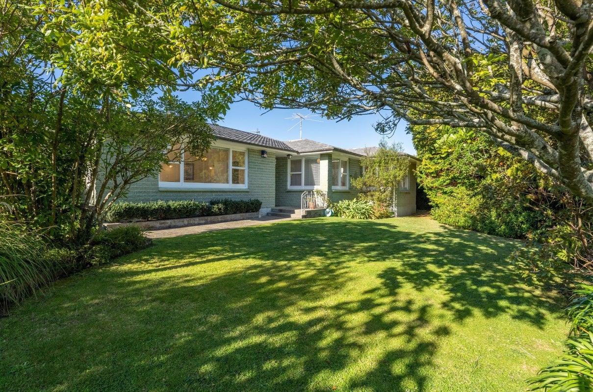5 Leybourne Avenue, Waikanae - Carousel 2