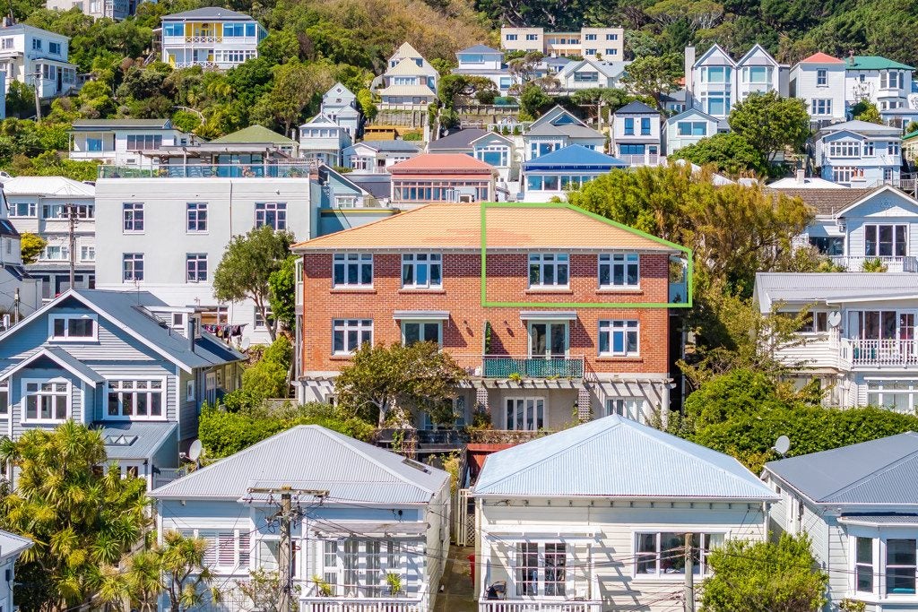 3/9A Hawker Street, Mount Victoria, Wellington - Carousel 1
