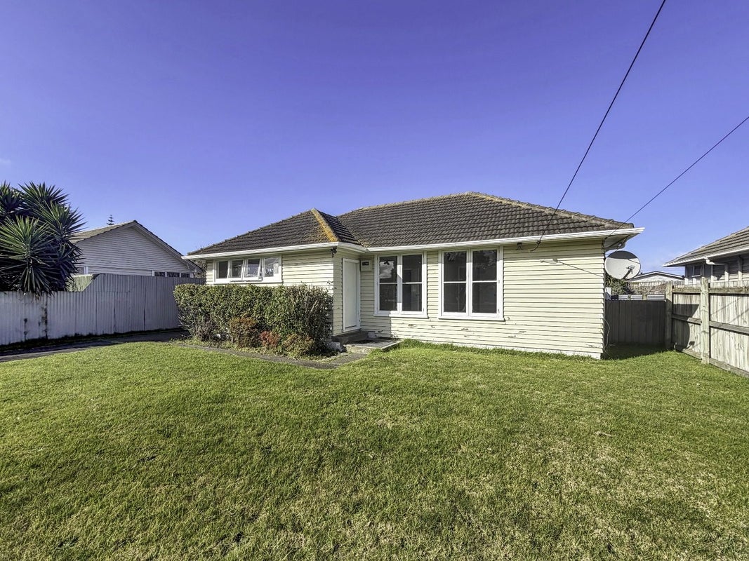 19 Armstrong Place, Gonville, Whanganui - Carousel 2