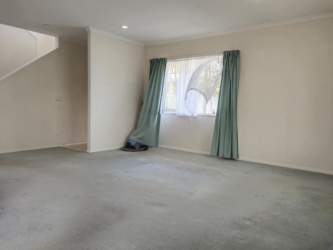 2/108 Bob Charles Drive, Golflands, Auckland - Carousel 2