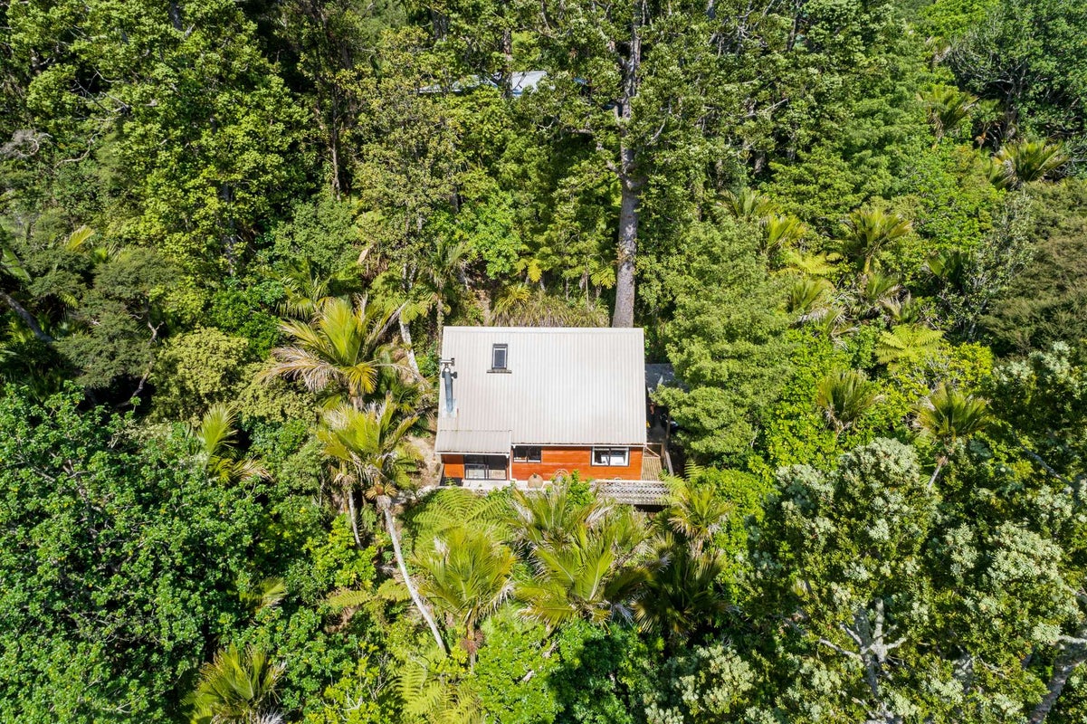 11 Valley View Road, Titirangi, Auckland - Carousel 1