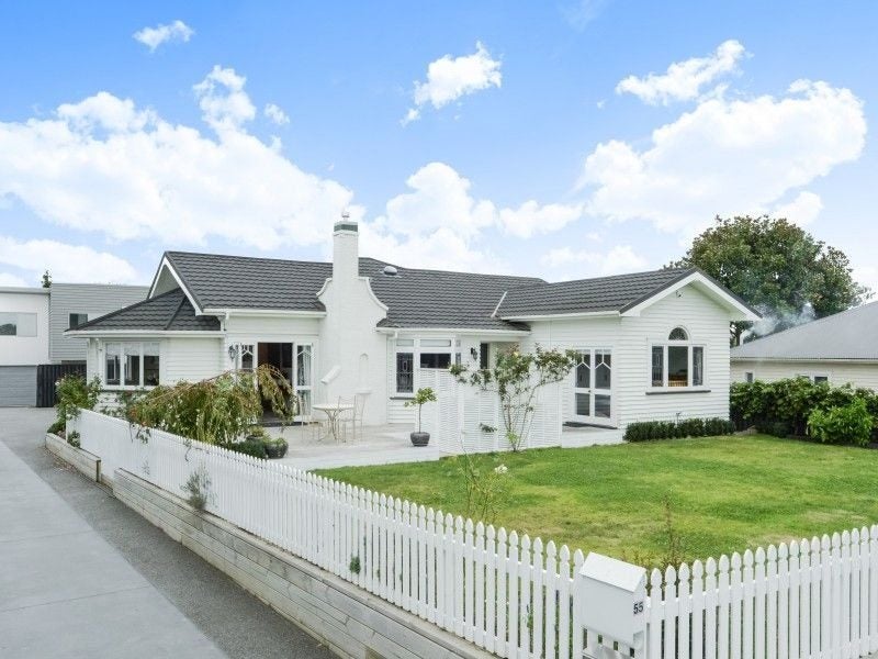 55 Lake Crescent, Hamilton Lake, Hamilton - Carousel 2