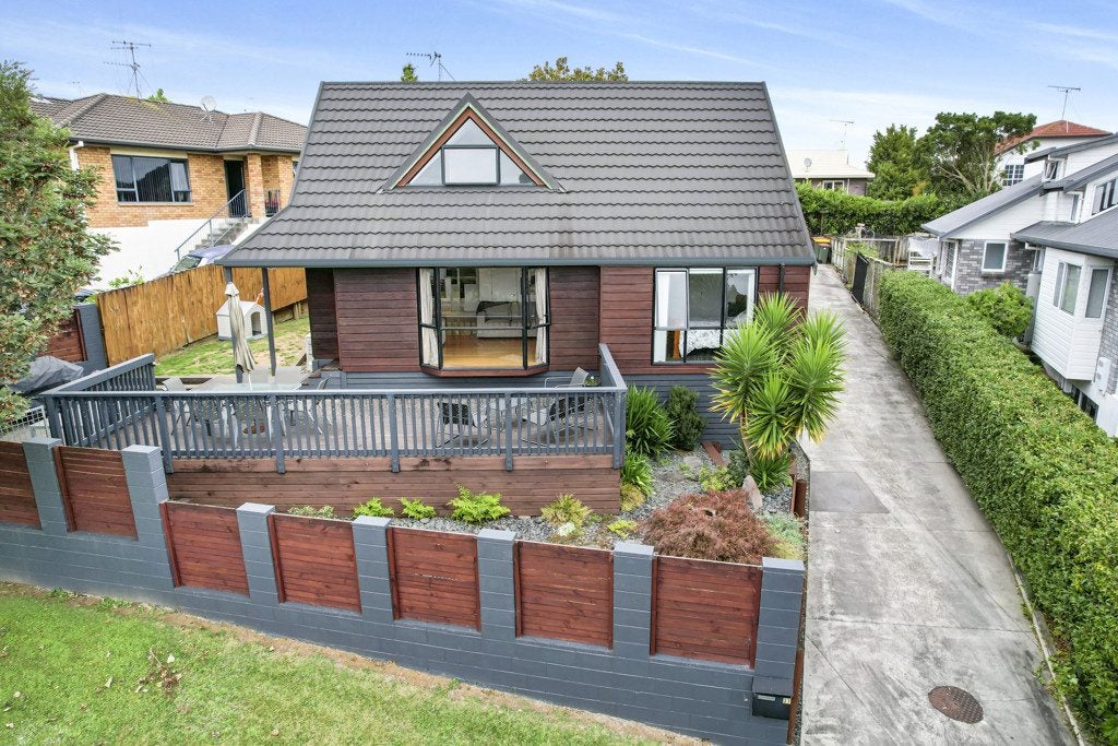 37 Western Heights Drive, Western Heights, Hamilton - Carousel 1