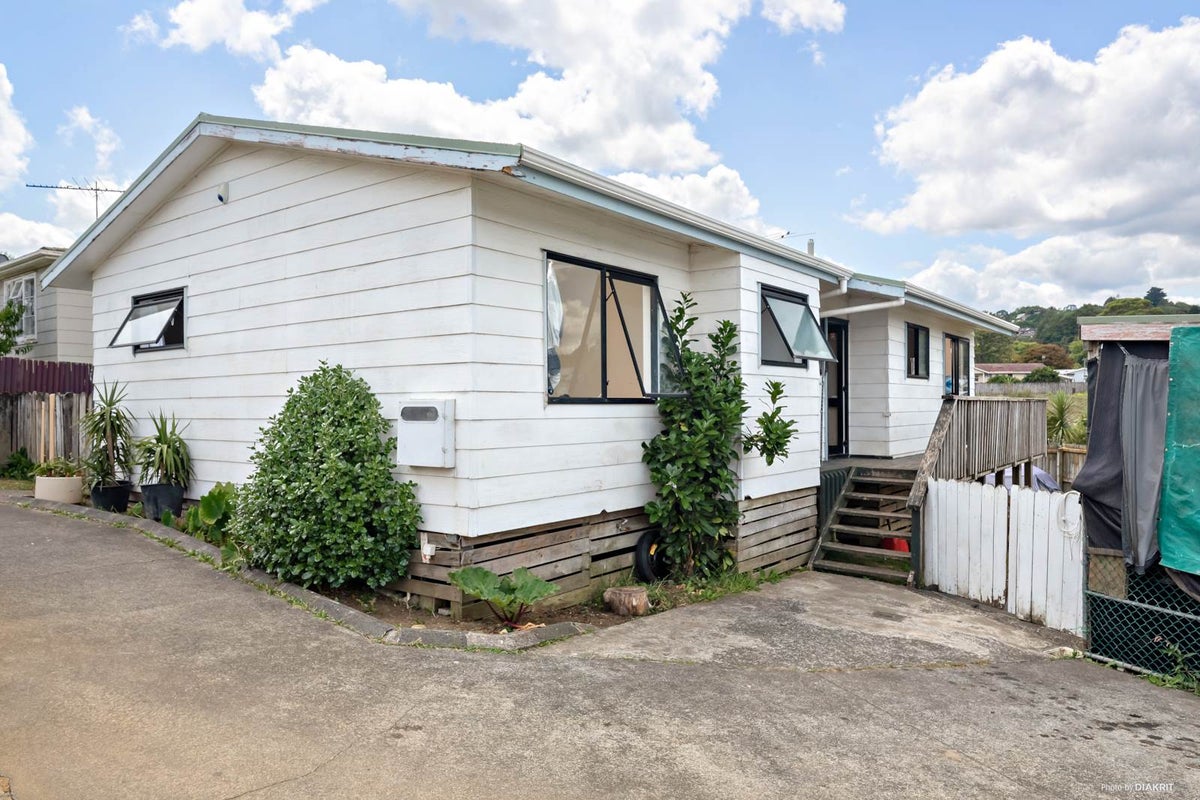 1/11 Igloo Place, Red Hill, Papakura - Carousel 2