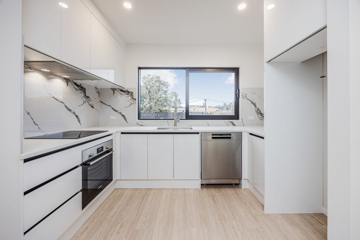 2/243 Campbell Road, Greenlane, Auckland - Carousel 1