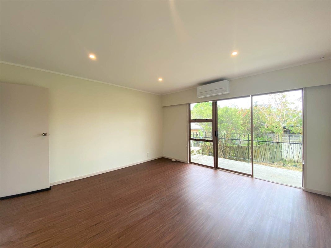 11/31 Blease Street, New Lynn, Auckland - Carousel 1