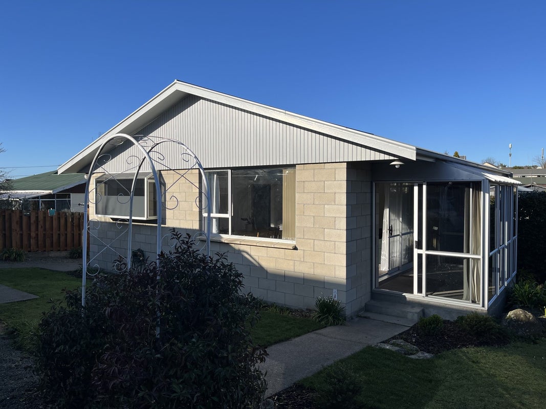 1 Temple Crescent, Gleniti, Timaru - Carousel 1