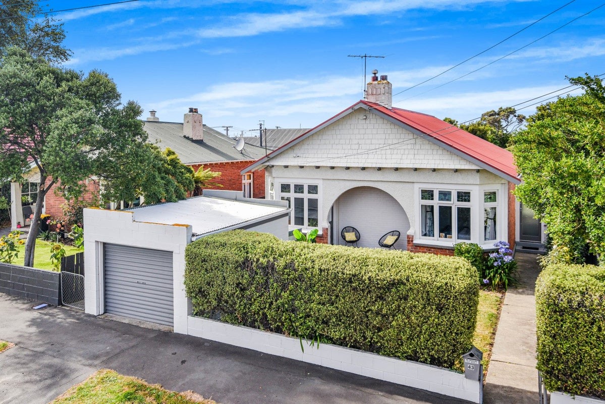 43 Hargest Crescent, Saint Kilda, Dunedin - Carousel 1