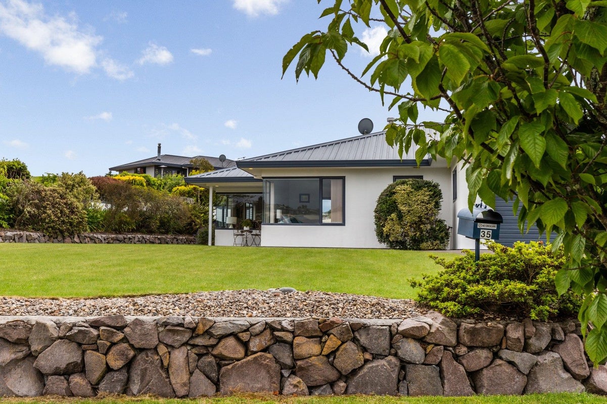 35 Kinder Street, Acacia Bay, Taupo - Carousel 2