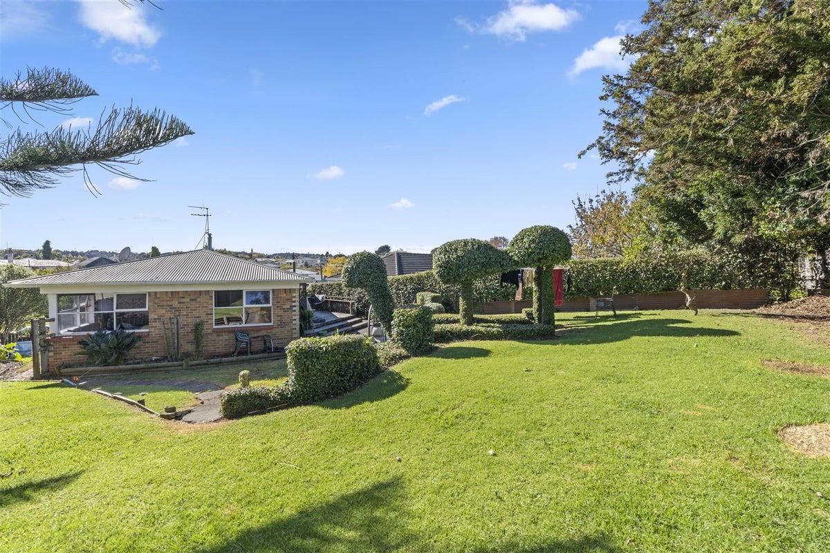 16 Dreadon Road, Manurewa, Auckland - Carousel 1