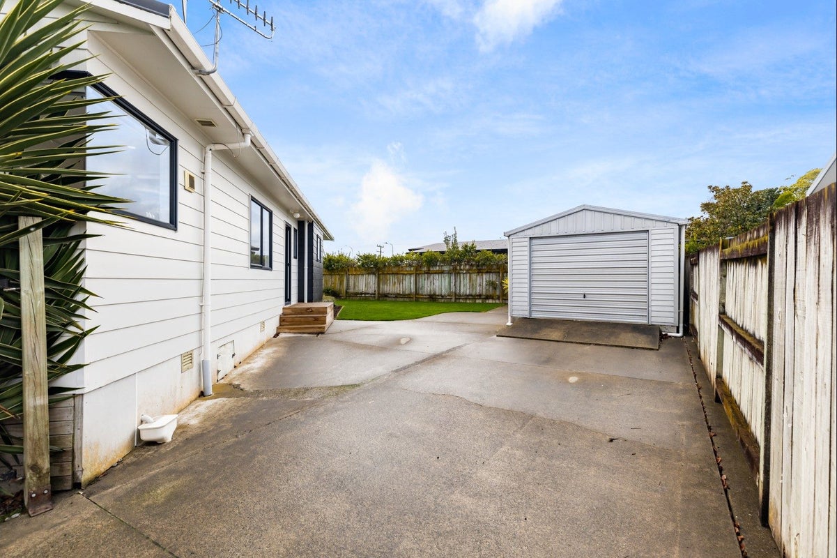 100 Hillcrest Drive, Kelvin Grove, Palmerston North - Carousel 32