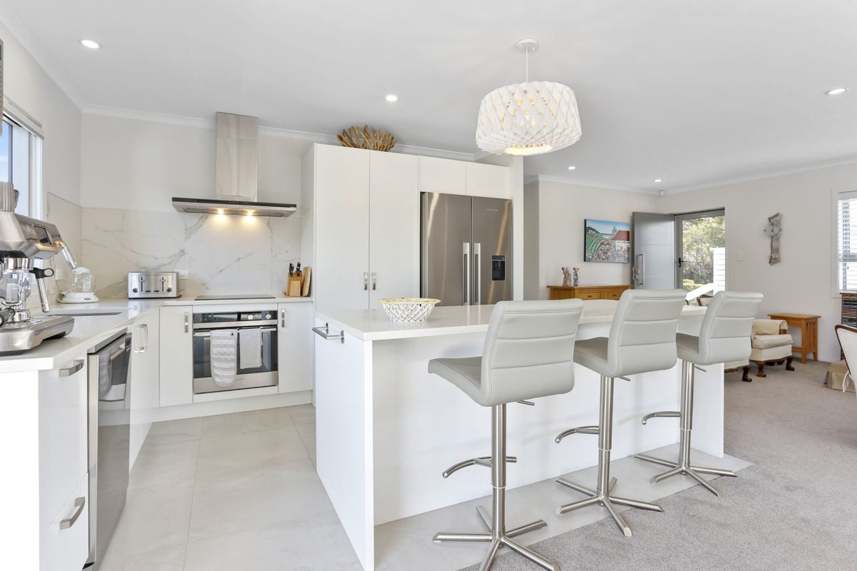 82 Taylor Road, Mangere Bridge, Auckland - Carousel 2