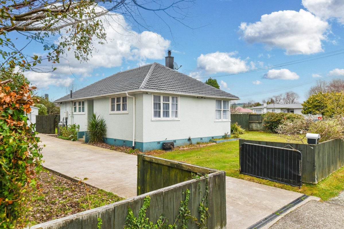 14 Manuka Crescent, Hillcrest, Rotorua - Carousel 1