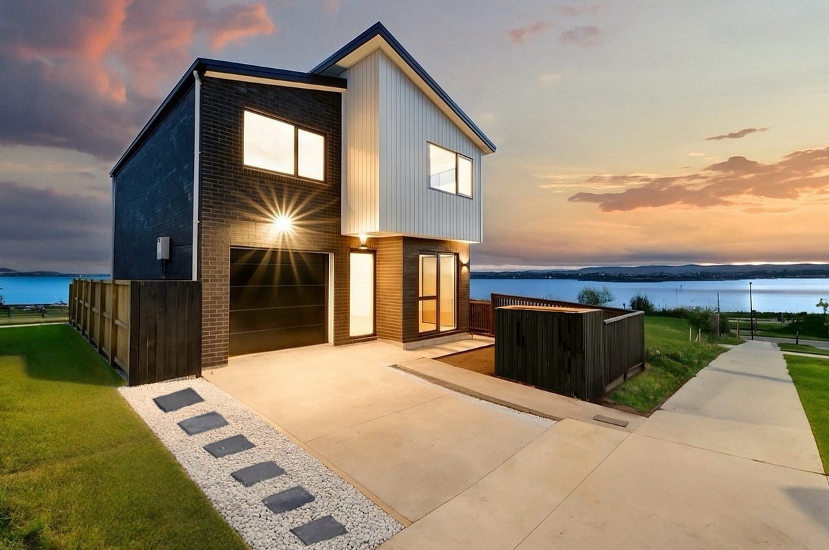82 Picnic Point Road, Hobsonville, Auckland - Carousel 1