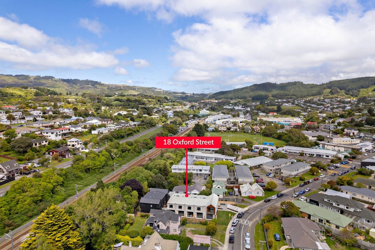 18 Oxford Street, Tawa, Wellington - Carousel 1