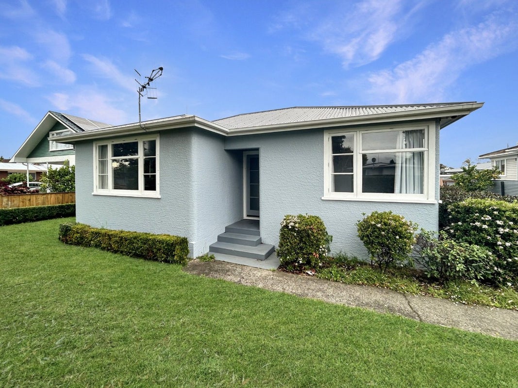 19 College Street, Awapuni, Palmerston North - Carousel 1