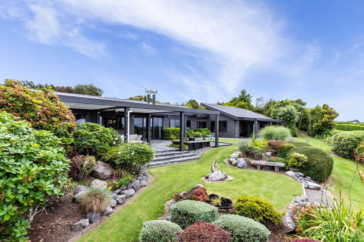 15 Cameron Drive, Acacia Bay, Taupo - Carousel 1