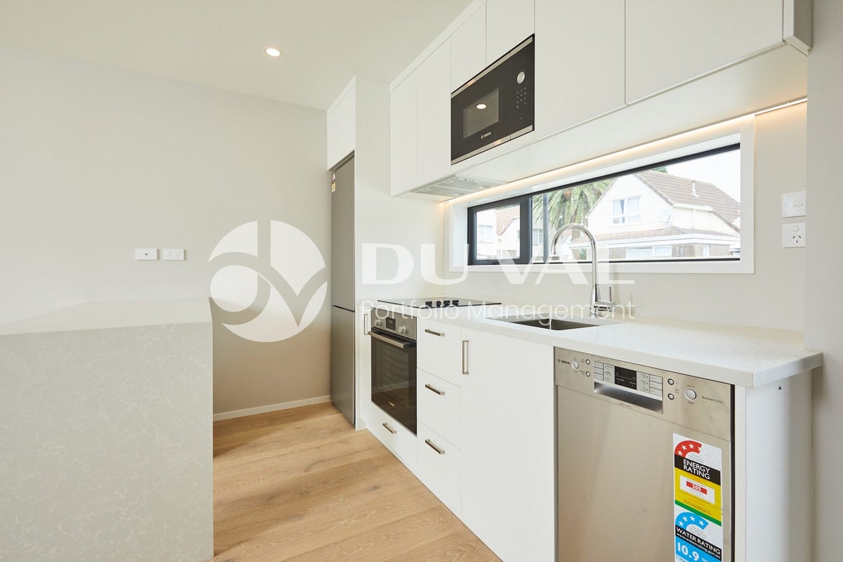 16 Koro Lane, Mangere Bridge, Auckland - Carousel 2