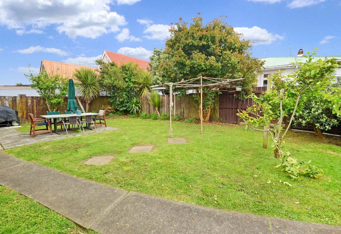 2/8 Esmonde Road, Takapuna, Auckland - Carousel 10