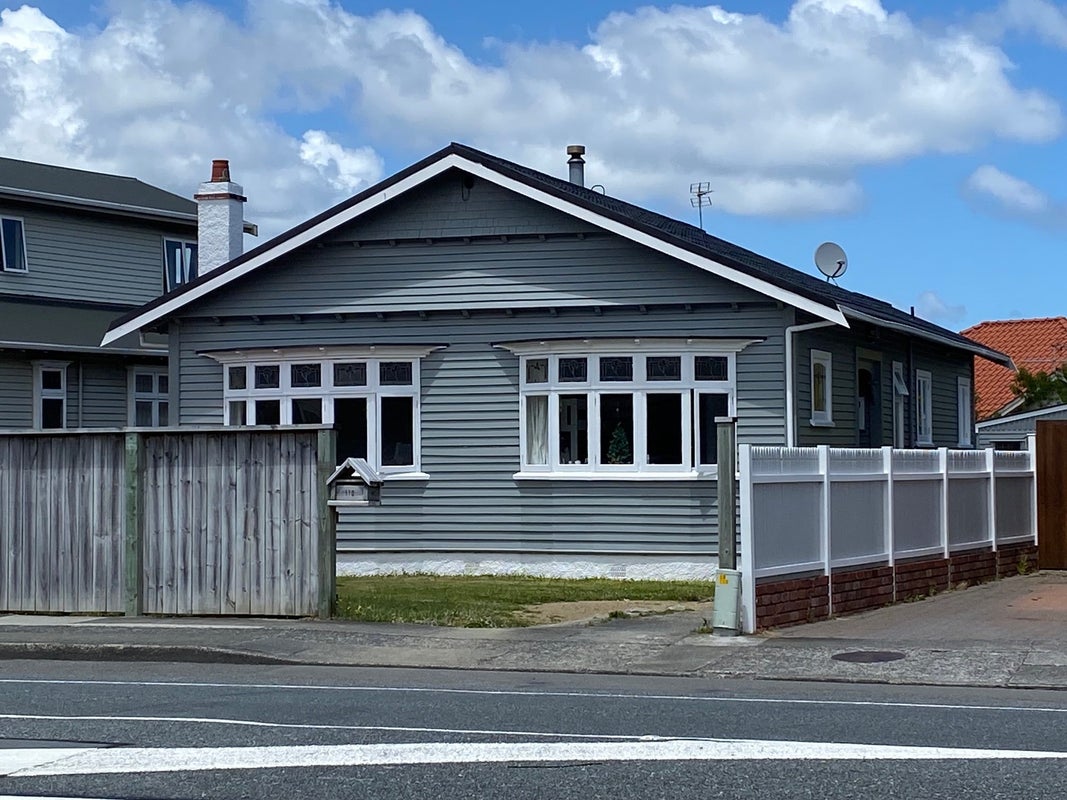 110 Knights Road, Hutt Central, Lower Hutt - Carousel 1