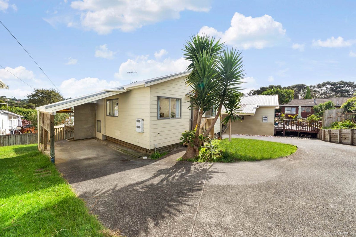 26B Sunnyfield Crescent, Glenfield, Auckland - Carousel 1