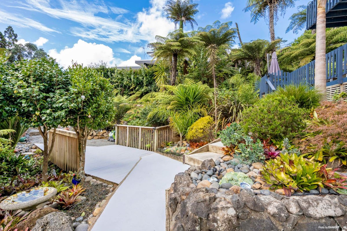4 South Lynn Road, Titirangi, Auckland - Carousel 2