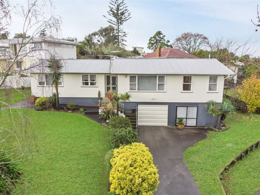 2 Nielsen Place, Massey, Auckland - Carousel 1