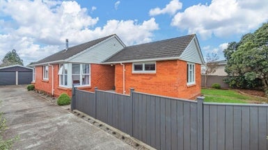 17 London Terrace, Awapuni, Palmerston North - Carousel 1