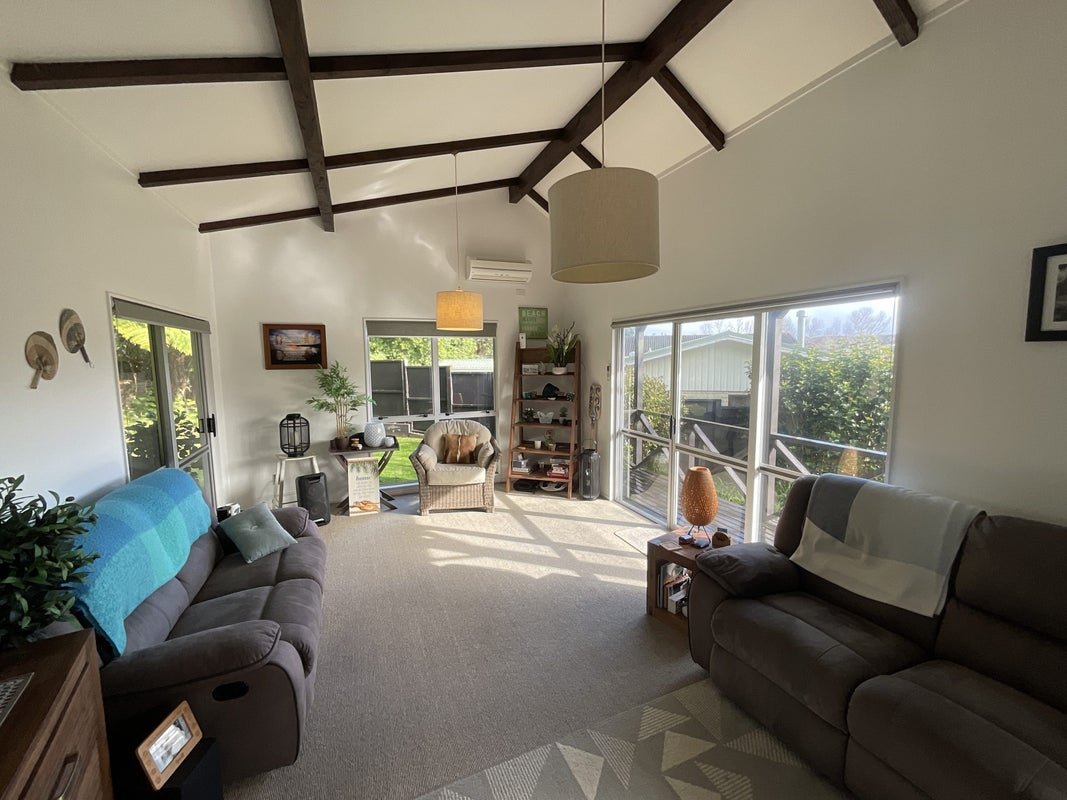 14 Lombardy Place, Whalers Gate, New Plymouth - Carousel 2