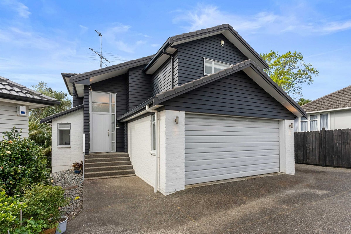 2 Exmouth Road, Northcote, Auckland - Carousel 1