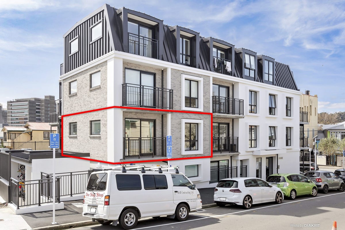207/2 Colombo Street, Newtown, Wellington - Carousel 1