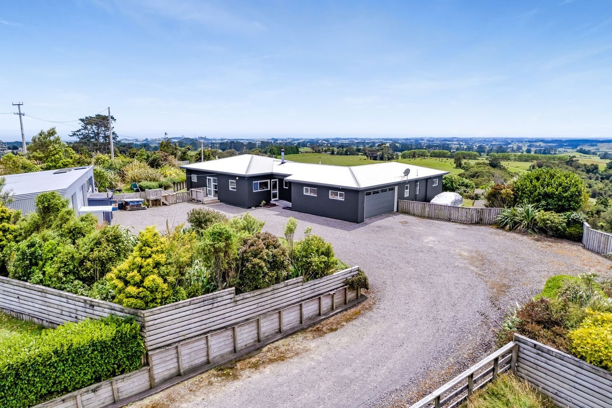 1593 Mangorei Road, Mangorei, New Plymouth - Carousel 1