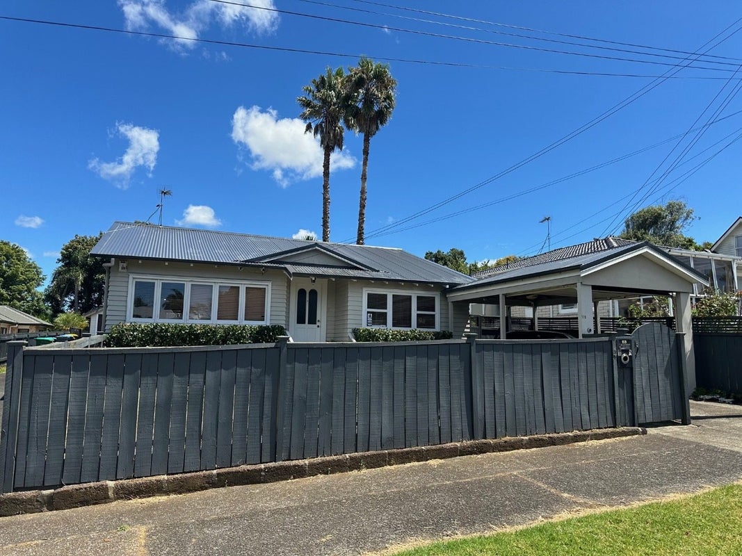 4 Vinter Terrace, Mount Albert, Auckland - Carousel 1